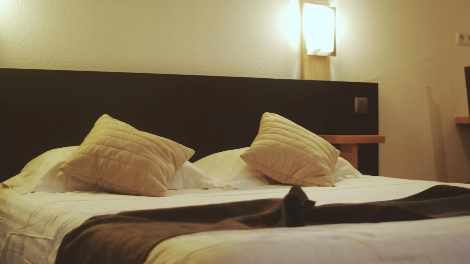 *** Aparthotel Appart'Hotel Residella House Room & Kitchen Avignon Le Pontet Le Pontet  France