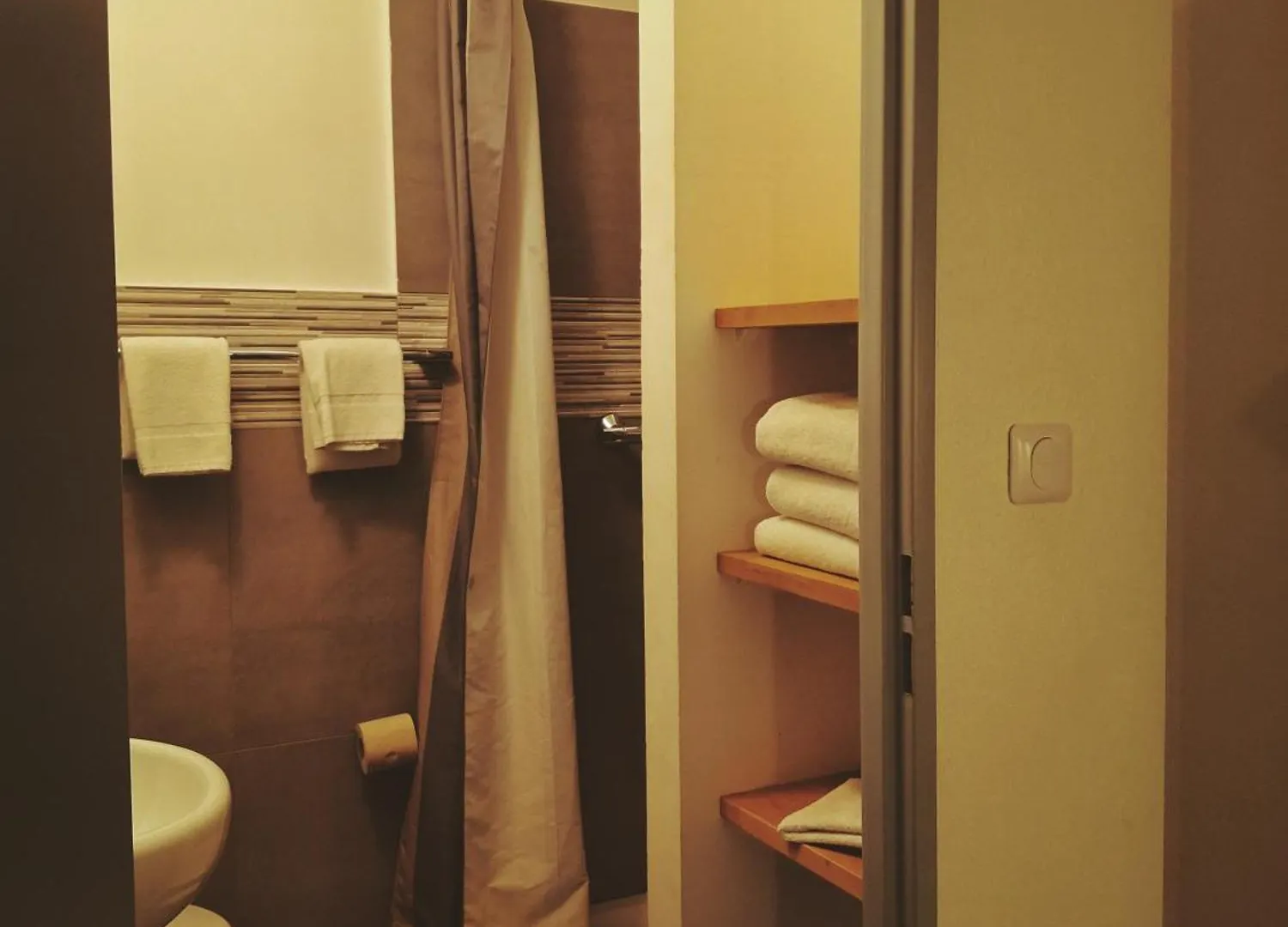 Appart'Hotel Residella House Room & Kitchen Avignon Le Pontet Le Pontet